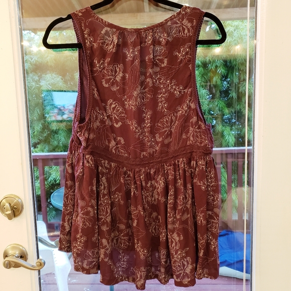 Sleeveless bohemian floral blouse - Picture 2 of 3